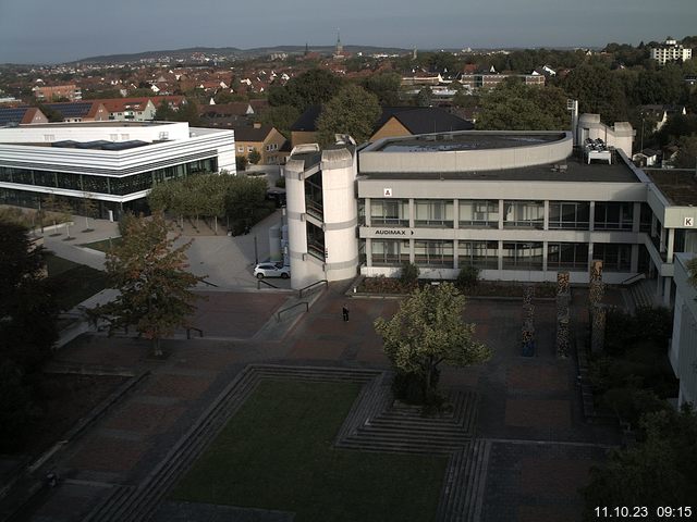 Foto der Webcam: Verwaltungsgebäude, Innenhof mit Audimax, Hörsaal-Gebäude 1