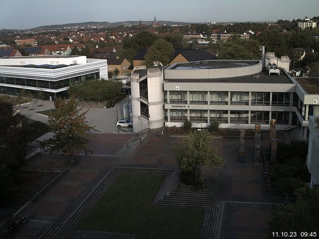 Foto der Webcam: Verwaltungsgebäude, Innenhof mit Audimax, Hörsaal-Gebäude 1