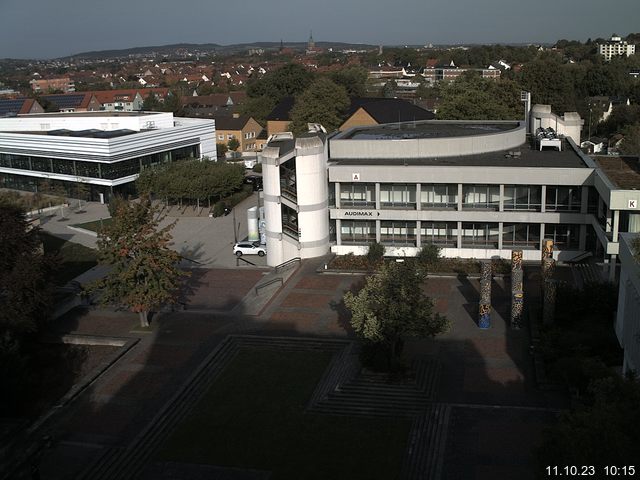 Foto der Webcam: Verwaltungsgebäude, Innenhof mit Audimax, Hörsaal-Gebäude 1