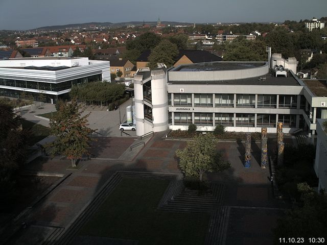 Foto der Webcam: Verwaltungsgebäude, Innenhof mit Audimax, Hörsaal-Gebäude 1