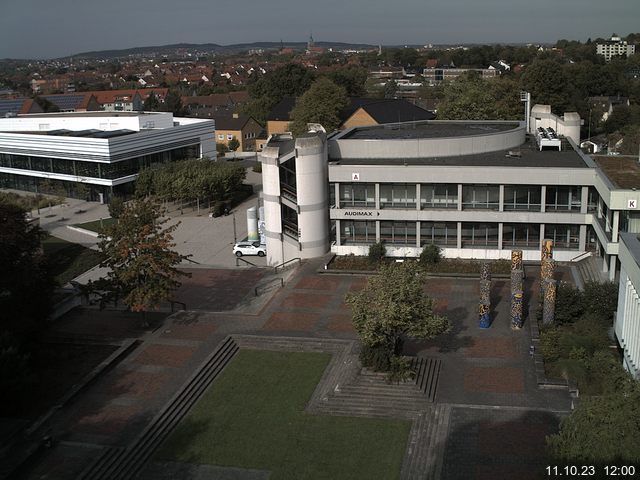 Foto der Webcam: Verwaltungsgebäude, Innenhof mit Audimax, Hörsaal-Gebäude 1