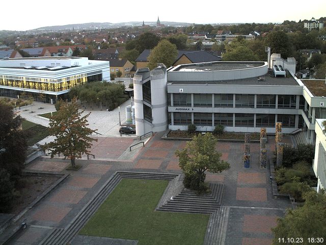 Foto der Webcam: Verwaltungsgebäude, Innenhof mit Audimax, Hörsaal-Gebäude 1