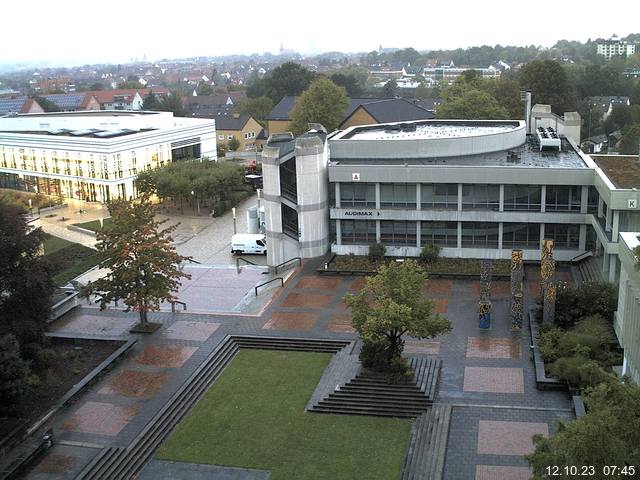 Foto der Webcam: Verwaltungsgebäude, Innenhof mit Audimax, Hörsaal-Gebäude 1