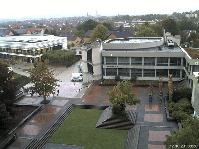 Foto der Webcam: Verwaltungsgebäude, Innenhof mit Audimax, Hörsaal-Gebäude 1