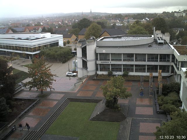 Foto der Webcam: Verwaltungsgebäude, Innenhof mit Audimax, Hörsaal-Gebäude 1