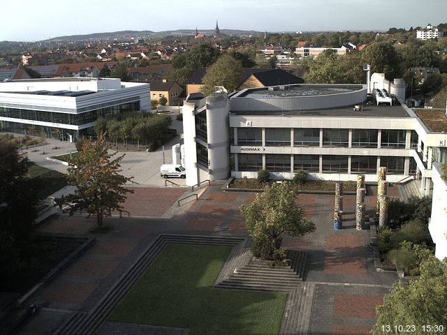 Foto der Webcam: Verwaltungsgebäude, Innenhof mit Audimax, Hörsaal-Gebäude 1