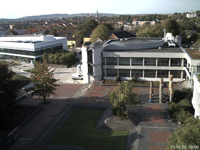 Foto der Webcam: Verwaltungsgebäude, Innenhof mit Audimax, Hörsaal-Gebäude 1