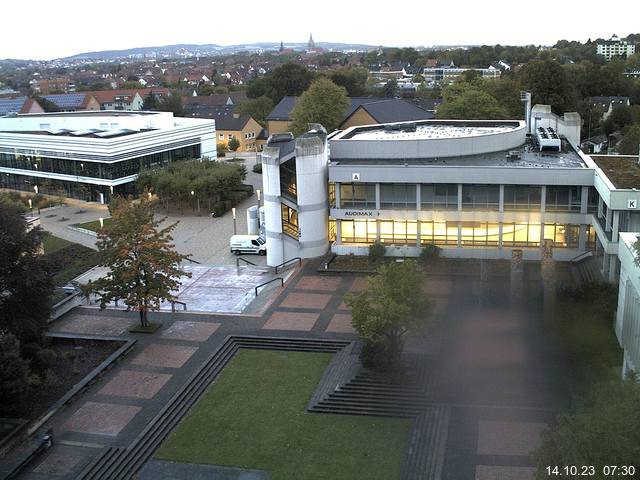 Foto der Webcam: Verwaltungsgebäude, Innenhof mit Audimax, Hörsaal-Gebäude 1