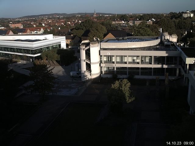 Foto der Webcam: Verwaltungsgebäude, Innenhof mit Audimax, Hörsaal-Gebäude 1