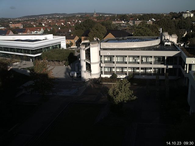 Foto der Webcam: Verwaltungsgebäude, Innenhof mit Audimax, Hörsaal-Gebäude 1