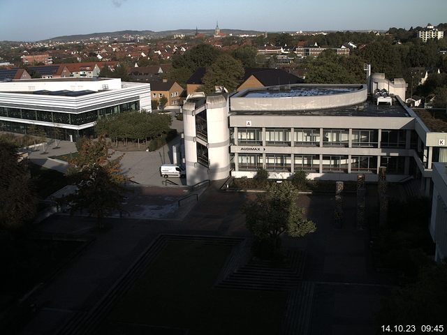 Foto der Webcam: Verwaltungsgebäude, Innenhof mit Audimax, Hörsaal-Gebäude 1