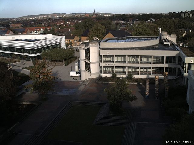 Foto der Webcam: Verwaltungsgebäude, Innenhof mit Audimax, Hörsaal-Gebäude 1