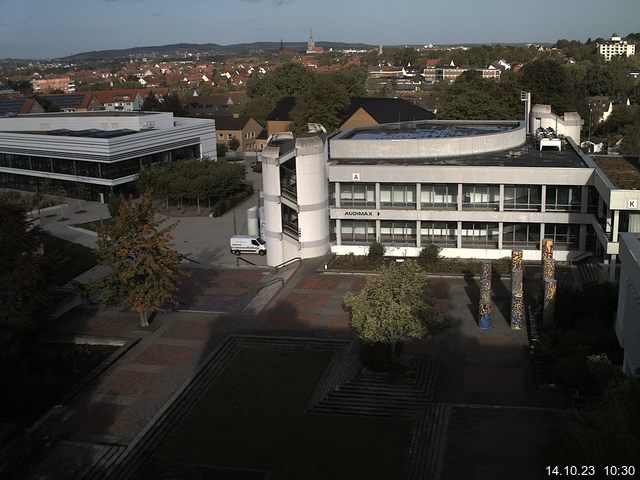 Foto der Webcam: Verwaltungsgebäude, Innenhof mit Audimax, Hörsaal-Gebäude 1