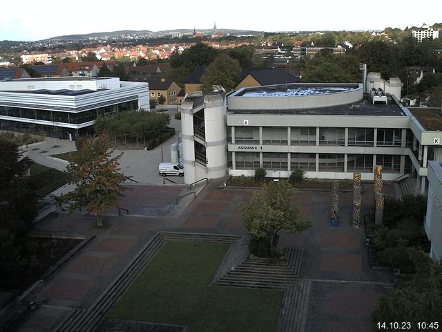 Foto der Webcam: Verwaltungsgebäude, Innenhof mit Audimax, Hörsaal-Gebäude 1