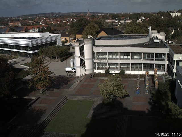 Foto der Webcam: Verwaltungsgebäude, Innenhof mit Audimax, Hörsaal-Gebäude 1