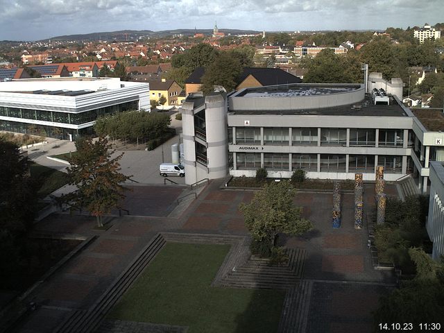 Foto der Webcam: Verwaltungsgebäude, Innenhof mit Audimax, Hörsaal-Gebäude 1