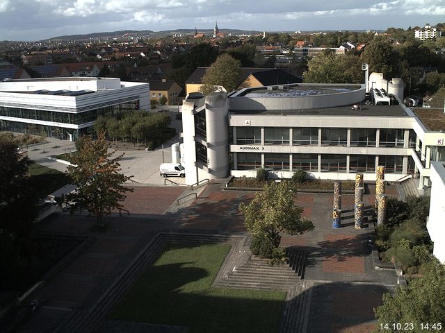 Foto der Webcam: Verwaltungsgebäude, Innenhof mit Audimax, Hörsaal-Gebäude 1