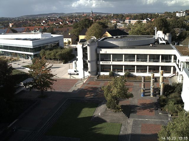 Foto der Webcam: Verwaltungsgebäude, Innenhof mit Audimax, Hörsaal-Gebäude 1