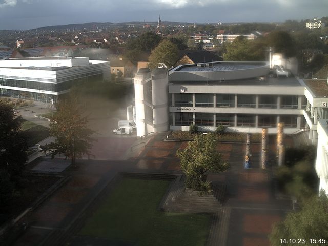 Foto der Webcam: Verwaltungsgebäude, Innenhof mit Audimax, Hörsaal-Gebäude 1