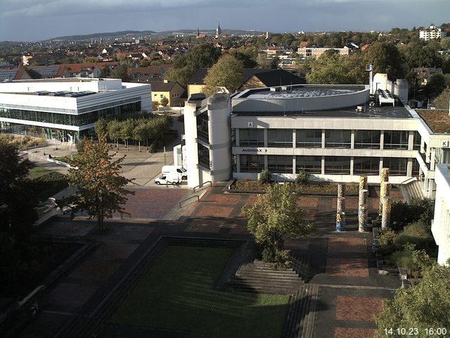 Foto der Webcam: Verwaltungsgebäude, Innenhof mit Audimax, Hörsaal-Gebäude 1