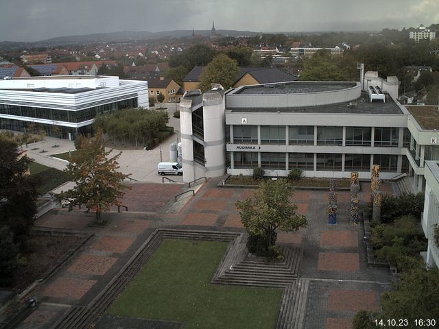 Foto der Webcam: Verwaltungsgebäude, Innenhof mit Audimax, Hörsaal-Gebäude 1