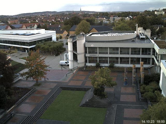 Foto der Webcam: Verwaltungsgebäude, Innenhof mit Audimax, Hörsaal-Gebäude 1