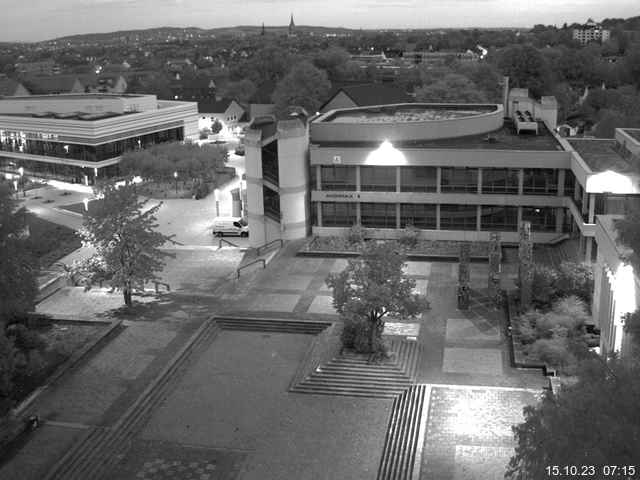 Foto der Webcam: Verwaltungsgebäude, Innenhof mit Audimax, Hörsaal-Gebäude 1