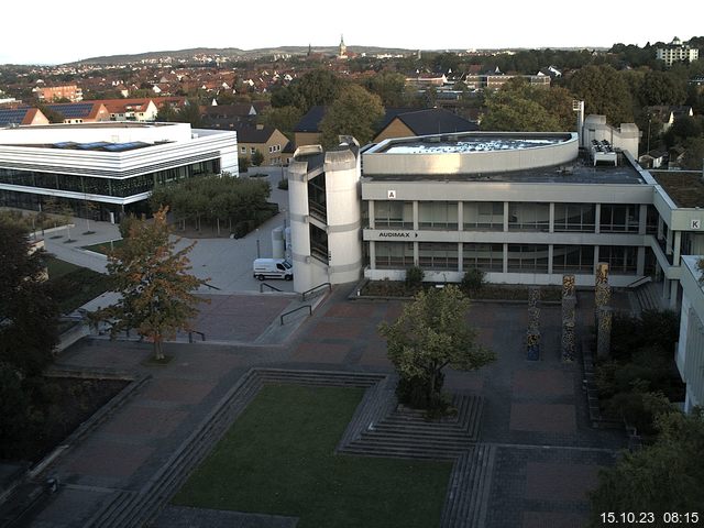 Foto der Webcam: Verwaltungsgebäude, Innenhof mit Audimax, Hörsaal-Gebäude 1