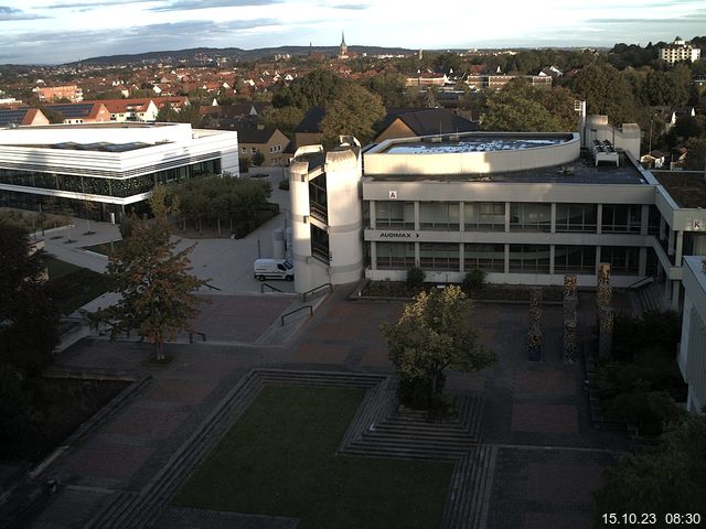 Foto der Webcam: Verwaltungsgebäude, Innenhof mit Audimax, Hörsaal-Gebäude 1