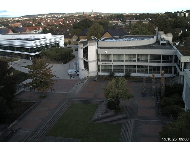 Foto der Webcam: Verwaltungsgebäude, Innenhof mit Audimax, Hörsaal-Gebäude 1