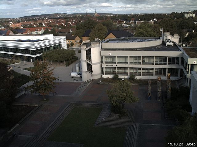 Foto der Webcam: Verwaltungsgebäude, Innenhof mit Audimax, Hörsaal-Gebäude 1