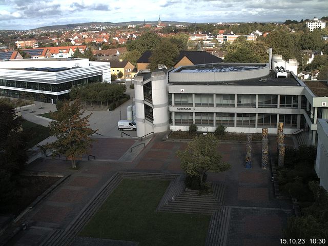 Foto der Webcam: Verwaltungsgebäude, Innenhof mit Audimax, Hörsaal-Gebäude 1