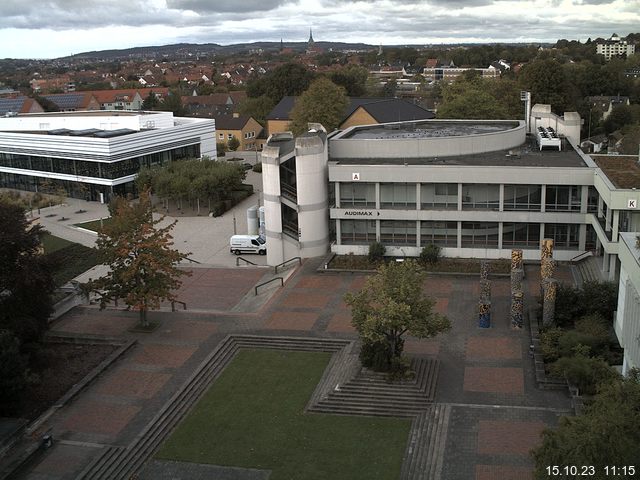 Foto der Webcam: Verwaltungsgebäude, Innenhof mit Audimax, Hörsaal-Gebäude 1