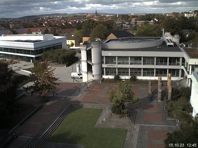 Foto der Webcam: Verwaltungsgebäude, Innenhof mit Audimax, Hörsaal-Gebäude 1