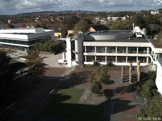 Foto der Webcam: Verwaltungsgebäude, Innenhof mit Audimax, Hörsaal-Gebäude 1