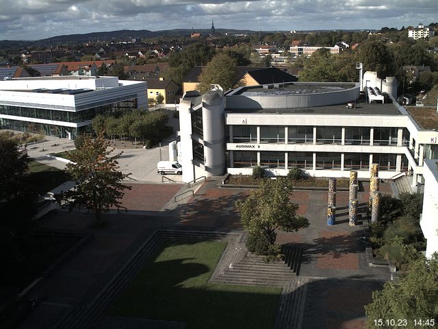 Foto der Webcam: Verwaltungsgebäude, Innenhof mit Audimax, Hörsaal-Gebäude 1