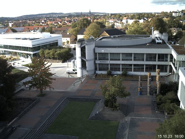 Foto der Webcam: Verwaltungsgebäude, Innenhof mit Audimax, Hörsaal-Gebäude 1