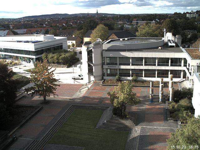 Foto der Webcam: Verwaltungsgebäude, Innenhof mit Audimax, Hörsaal-Gebäude 1