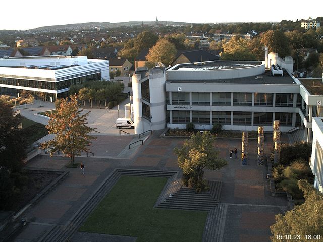 Foto der Webcam: Verwaltungsgebäude, Innenhof mit Audimax, Hörsaal-Gebäude 1