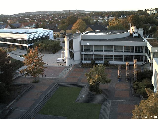 Foto der Webcam: Verwaltungsgebäude, Innenhof mit Audimax, Hörsaal-Gebäude 1