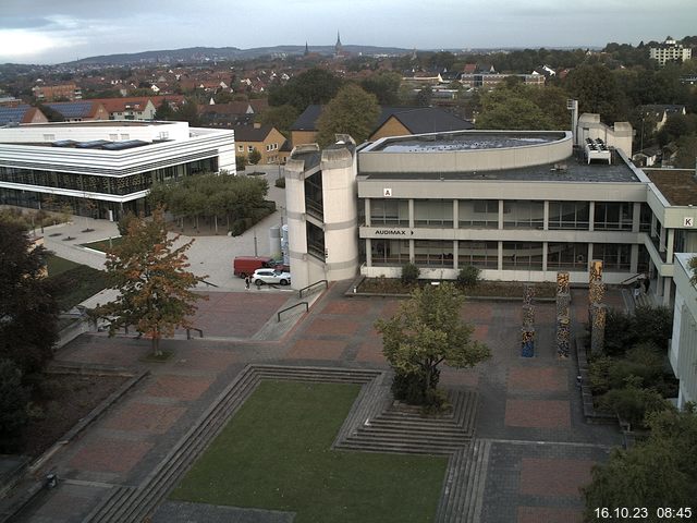 Foto der Webcam: Verwaltungsgebäude, Innenhof mit Audimax, Hörsaal-Gebäude 1