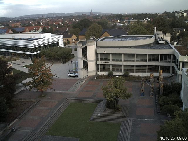 Foto der Webcam: Verwaltungsgebäude, Innenhof mit Audimax, Hörsaal-Gebäude 1