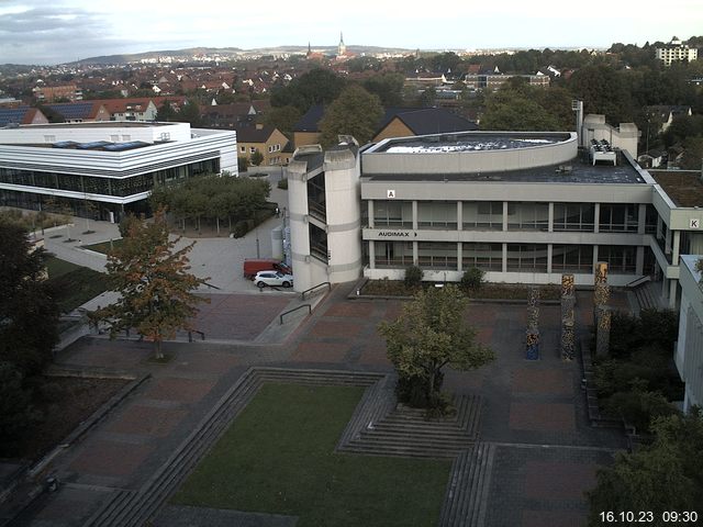 Foto der Webcam: Verwaltungsgebäude, Innenhof mit Audimax, Hörsaal-Gebäude 1