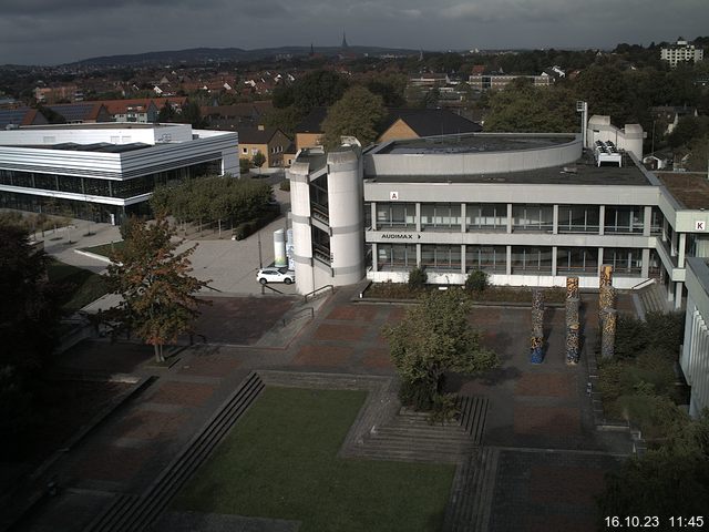 Foto der Webcam: Verwaltungsgebäude, Innenhof mit Audimax, Hörsaal-Gebäude 1