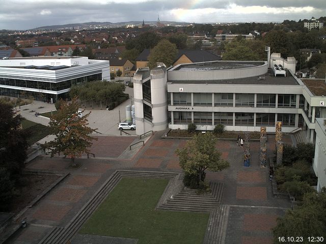 Foto der Webcam: Verwaltungsgebäude, Innenhof mit Audimax, Hörsaal-Gebäude 1