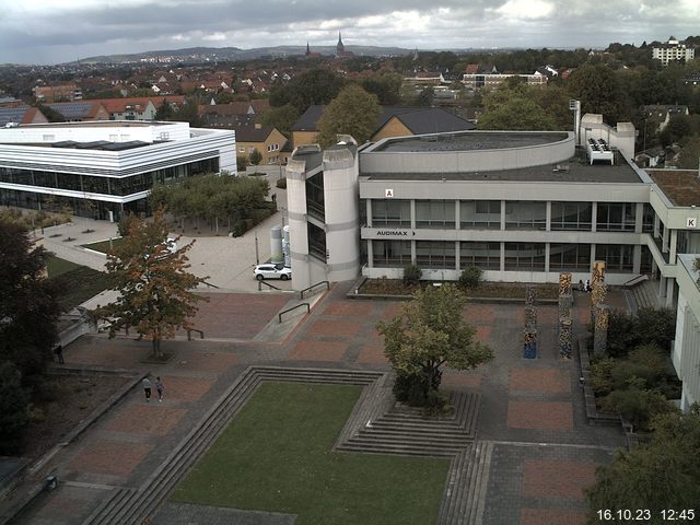 Foto der Webcam: Verwaltungsgebäude, Innenhof mit Audimax, Hörsaal-Gebäude 1