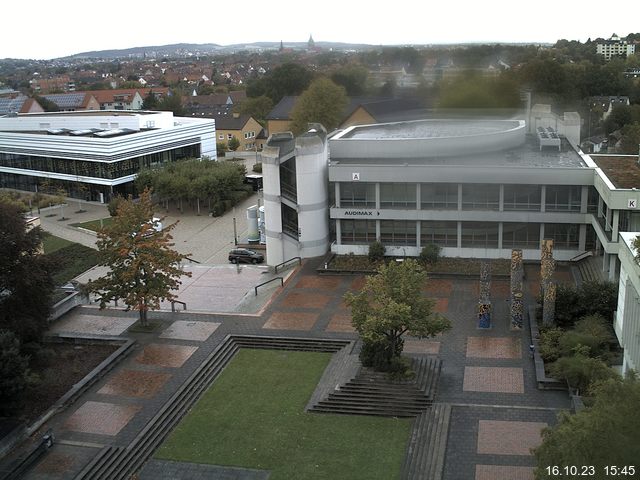 Foto der Webcam: Verwaltungsgebäude, Innenhof mit Audimax, Hörsaal-Gebäude 1