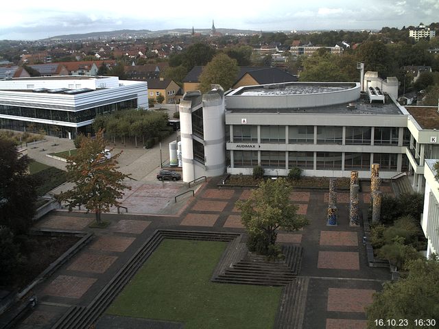 Foto der Webcam: Verwaltungsgebäude, Innenhof mit Audimax, Hörsaal-Gebäude 1