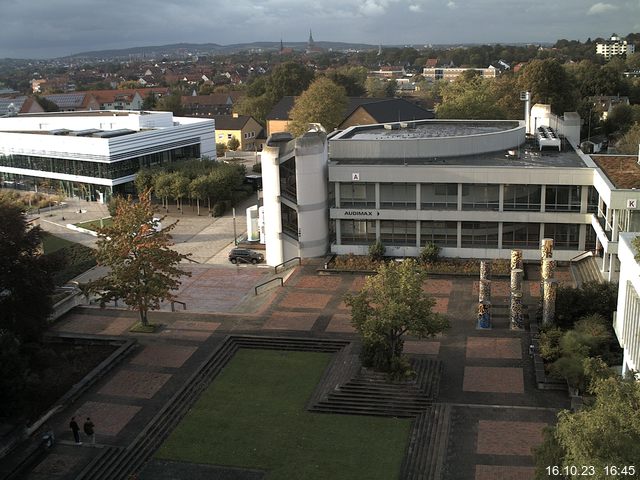 Foto der Webcam: Verwaltungsgebäude, Innenhof mit Audimax, Hörsaal-Gebäude 1