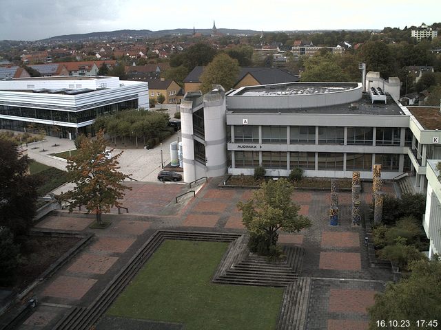 Foto der Webcam: Verwaltungsgebäude, Innenhof mit Audimax, Hörsaal-Gebäude 1